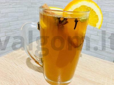 "Royal" grog su citrusiniais vaisiais, arbata ir aštriais prieskoniais pagrindine nuotrauka