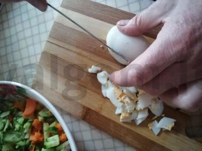 "Žiemos" salotos su dešra, bulvėmis ir žirneliais Žingsnis 4