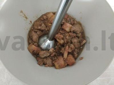 Vokiško stiliaus kepenėlių paštetas su kiaulienos iešmeliais ir prieskoniais Žingsnis 3
