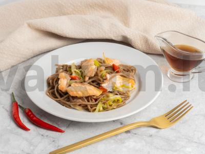 Soba su lašiša, žuvies padažu ir porais Žingsnis 4