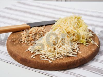 Salotos su salierais, riešutais ir grietine Žingsnis 1