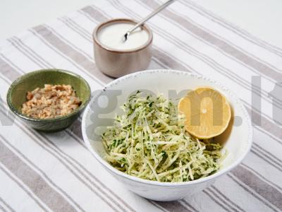 Salotos su salierais, riešutais ir grietine Žingsnis 2