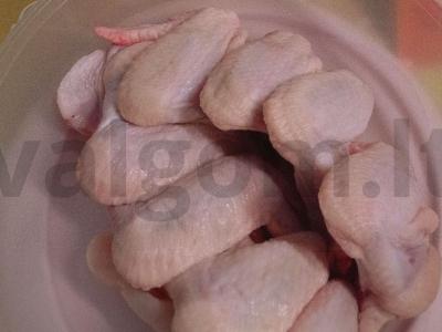 Aštrūs vištienos sparneliai padaže Žingsnis 1