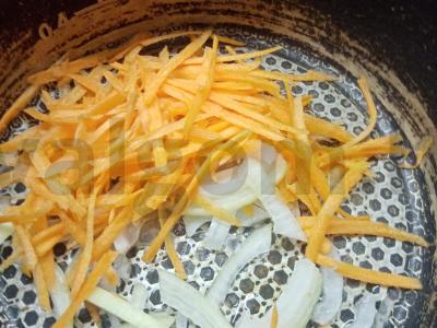 Skanūs ir dietiniai troškinti kopūstai su daržovėmis multicooker Žingsnis 1
