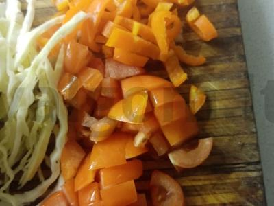 Skanūs ir dietiniai troškinti kopūstai su daržovėmis multicooker Žingsnis 3