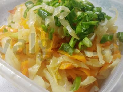 Skanūs ir dietiniai troškinti kopūstai su daržovėmis multicooker pagrindine nuotrauka