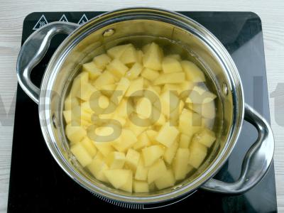 Kalakutienos ir bulvių troškinys Žingsnis 1