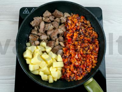 Kalakutienos ir bulvių troškinys Žingsnis 4