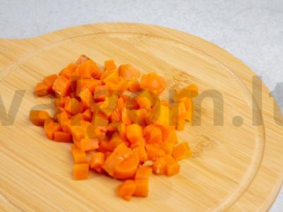 Žuvies salotos su bulvėmis, morkomis, kiaušiniais ir grietine Žingsnis 1