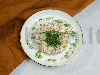 Žuvies salotos su bulvėmis, morkomis, kiaušiniais ir grietine Žingsnis 4