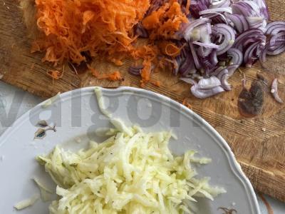 Daržovių salotos su kopūstais ir obuoliais Žingsnis 3