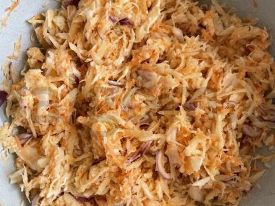 Daržovių salotos su kopūstais ir obuoliais Žingsnis 4