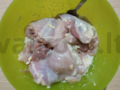 Sultinga vištiena su česnakais Žingsnis 4