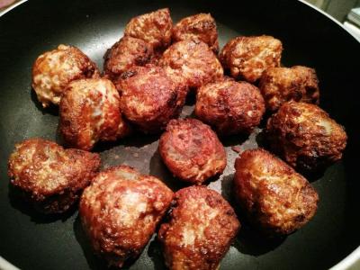 Mėsos kukuliai su bešamelio padažu Žingsnis 1