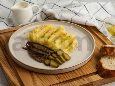 Bulvių košė su šprotais ir marinuotais agurkais Žingsnis 2