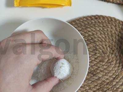 Desertas a la "Rafaello" su šokolado dražė. Žingsnis 3