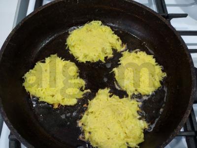 Bulviniai blynai iš kukurūzų miltų Žingsnis 4