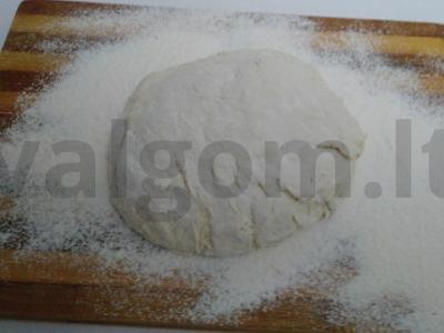 Uzbekų plokštainis, įdarytas kiaušiniais ir žolelėmis Žingsnis 1