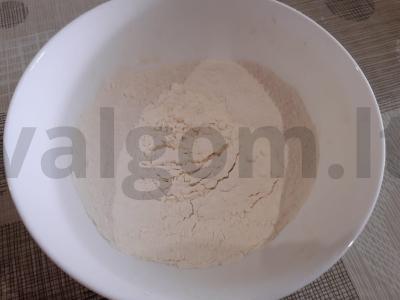 Švelnūs kefyro blyneliai su persimonais Žingsnis 1