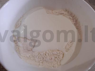 Švelnūs kefyro blyneliai su persimonais Žingsnis 4