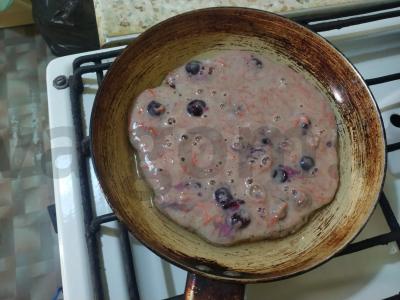 Blyneliai ant grietinės su tarkuota morka "Rumyanye" Žingsnis 3