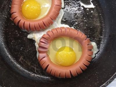 Kiaušiniai saulėje apkeptoje dešroje. Žingsnis 7