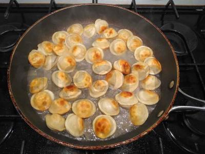 Kepti koldūnai padaže Žingsnis 2