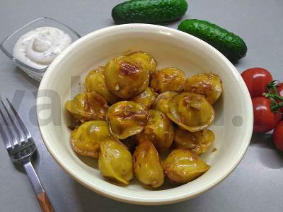 Kepti koldūnai padaže pagrindine nuotrauka