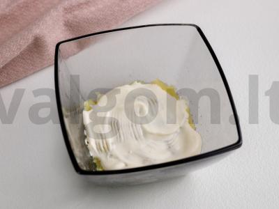 Salotos su žuvies konservais ir sūriu Žingsnis 3