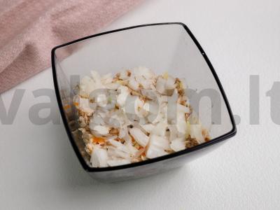 Salotos su žuvies konservais ir sūriu Žingsnis 7