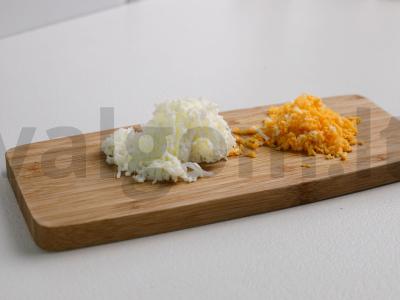 Salotos su žuvies konservais ir sūriu Žingsnis 9