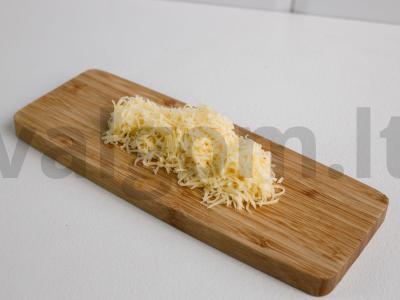 Salotos su žuvies konservais ir sūriu Žingsnis 10