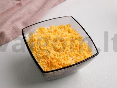 Salotos su žuvies konservais ir sūriu Žingsnis 13