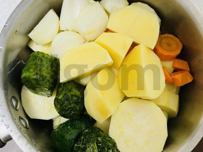 Kūdikių maistas su cukinija ir špinatais Žingsnis 2