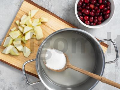 Spanguolių uogienė su obuoliais Žingsnis 1