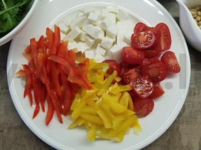 Lengvos salotos su rukola ir kedro riešutais Žingsnis 1