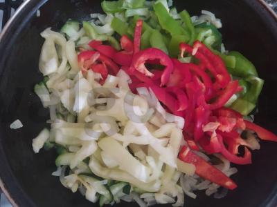 Wok su jūros gėrybėmis ir daržovėmis Žingsnis 3