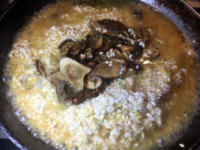 Risotto su pievagrybiais ir šafranu Žingsnis 2