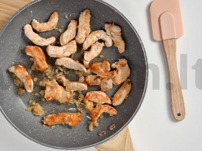 Kalakutiena sojų padaže su žemės riešutais Žingsnis 1