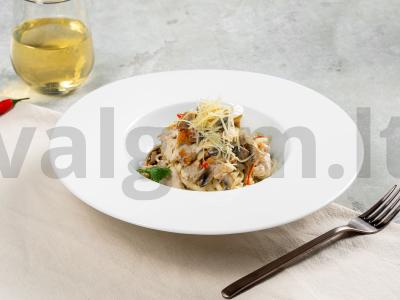 Makaronai su kalakutiena ir grybais grietinėlės padaže pagrindine nuotrauka