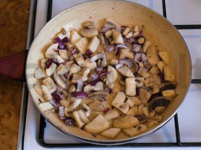 Ryžiai su daržovėmis ir grybais Žingsnis 4