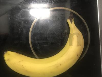 Bananų ir šaldytų braškių kokteilis Žingsnis 2