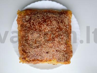 Aromatingas pyragas su maltos žuvies įdaru pagrindine nuotrauka