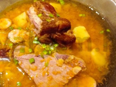 Žirnių sriuba su rūkyta mėsa pagrindine nuotrauka