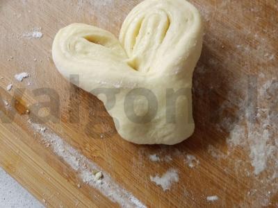 Širdies koldūnai iš mielinės tešlos Žingsnis 6
