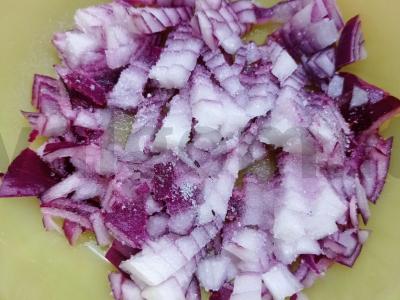 Vinaigrette su marinuotais svogūnais Žingsnis 1