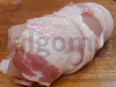 Į šoninę įvyniota vištienos filė su sūriu Žingsnis 3