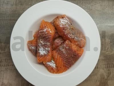 Skani lašiša su špinatais ir kokosų pienu Žingsnis 1