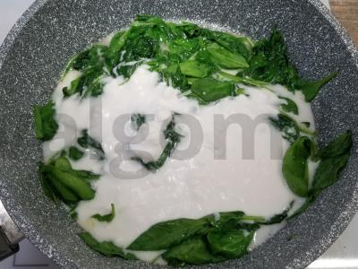 Skani lašiša su špinatais ir kokosų pienu Žingsnis 3