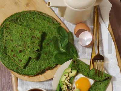 Špinatų blyneliai su kiaušinių glajumi pagrindine nuotrauka